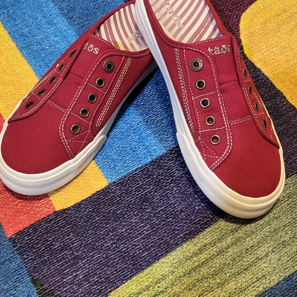 Taos Footwear Womens Sneakers - Burgundy
